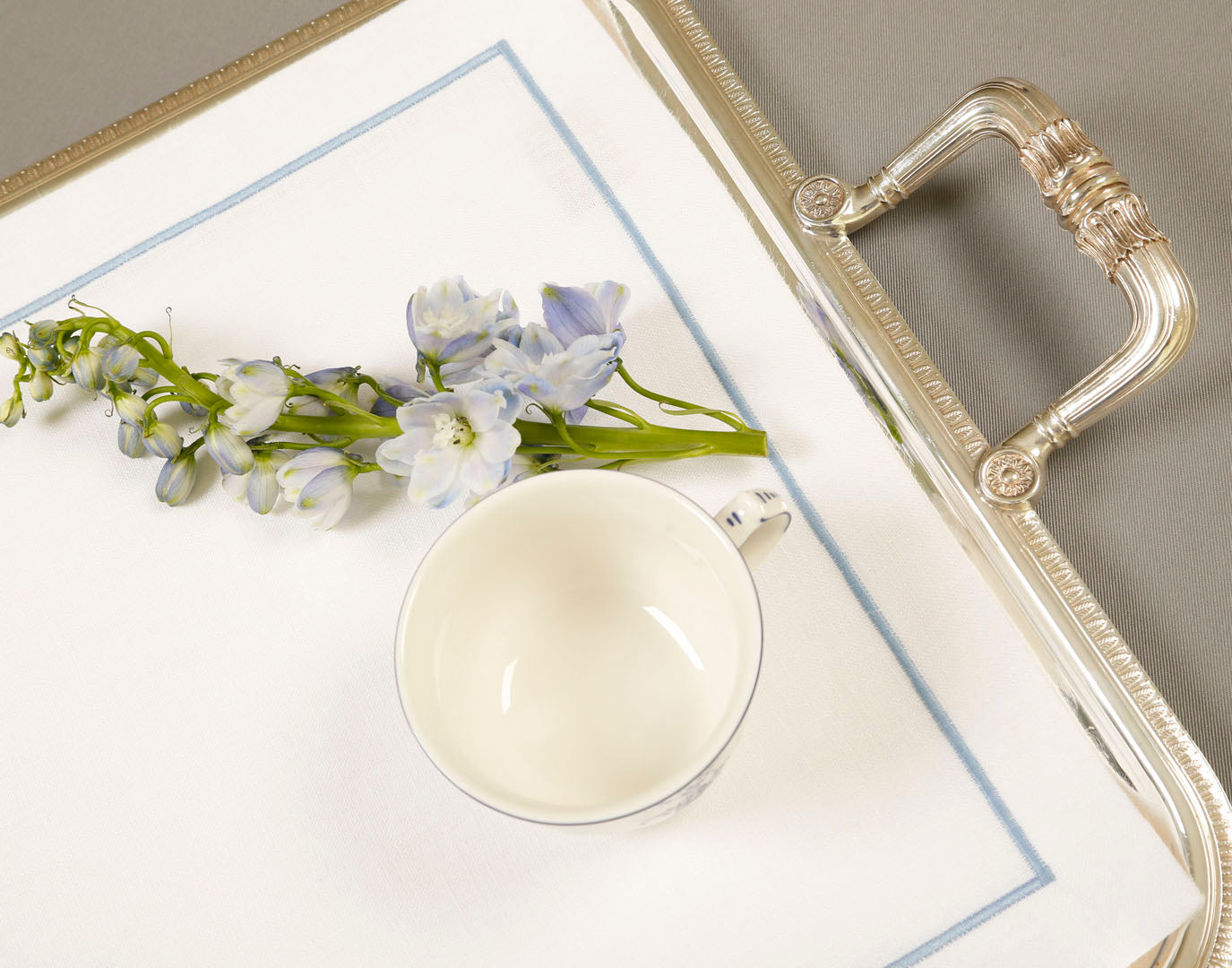 Line Tray Linen